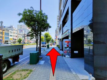 順路３：セブンイレブン - 谷町六丁目 貸し会議室の入口の写真