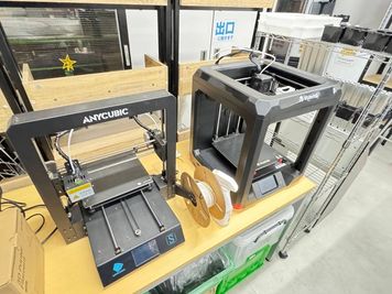 ３Dプリンターが常時2台稼働可能です。 - ロボ☆スタディオン 秋葉原の作業場「ロボ☆スタディオン」電子工作・木工・電工何でもの設備の写真