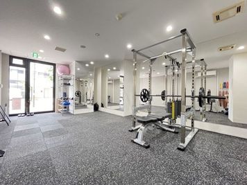 MIYAZAKI GYM 春日・後楽園店の室内の写真