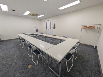 アルファオフィスビル 502会議室の室内の写真