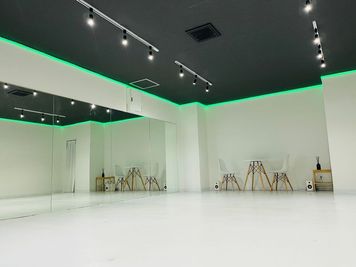 Yoga & Dance Studio MIMOSAの室内の写真