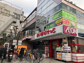 “まいばすけっと”の上 - マイゴルフレーン 白楽駅前店  マイゴルフレーン 白楽駅前店　4打席の外観の写真