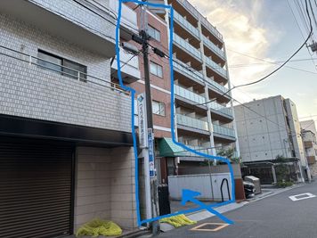 ウスクラ建設株式会社の看板が目印 - レンタルルームすみよし レンタルルームすみよし　木の香りのお部屋の外観の写真