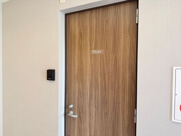 お部屋入口 - Residence G 経堂 【MIRROR FIT 体験】経堂 J01号室Office Aの入口の写真