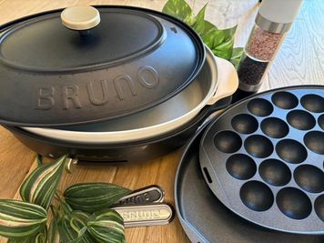 BRUNO オーバルホットプレートセット
（たこ焼き用プレートもあり）※キッチン使用オプション選択で利用可 - あかたく 東京スカイツリーベース 利用用途いろいろ万能スペースの設備の写真