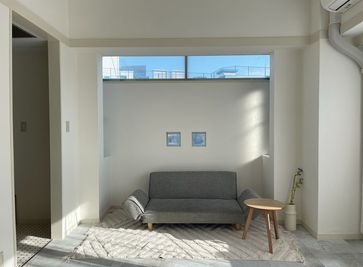 カメラマンがオーナーのマンションなので、日差しが入るように工夫された窓が特徴的 - YUSHIMA STUDIO 701 YUSHIMA STUDIO　|　自然光◎南向き撮影スタジオの室内の写真