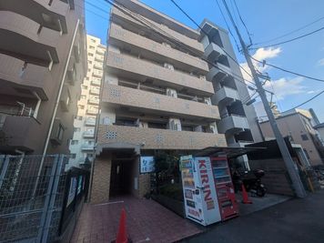 コンフォートマンション大門町が大宮店です。
１階に「氷川整体」さんが目印です。 - レンタルサロン大宮東口 2月21日オープン！「レンタルサロン大宮東口店」の室内の写真