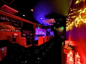 店内奥側からの撮影 - Bar Vermelho カラオケ付きバースペース　交流会・推し活にオススメ！の室内の写真