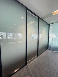 Meeting Room C入口 - いいオフィス芝浦byヨコソーレインボータワー いいオフィス芝浦　貸し会議室-Meeting Room C-の入口の写真