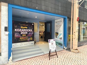 1F Lagoon KOZAの入口からお入りください。 - KSA Works モニター・ホワイトボード完備 / KSA Works会議室の外観の写真