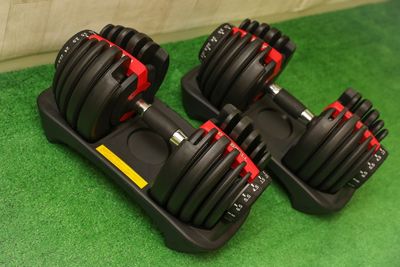 可変式ダンベル24kg×2 - パーソナルジムFORCE 完全個室のパーソナルジムの室内の写真