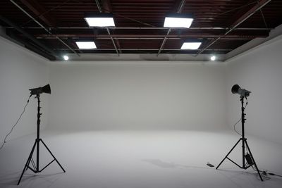 STUDIO X GARAGE 都内大型白ホリスタジオの室内の写真