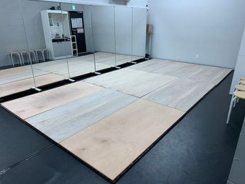 タップダンス･フラメンコ専用ボード
90cm×180cm（計9枚） - DANCE SPACE 365の設備の写真