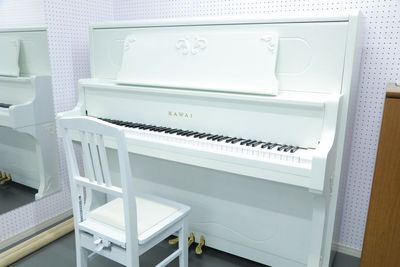 KAWAI　白いアップライトピアノ - ドリームスタジオ菊川 菊川スタジオAの室内の写真