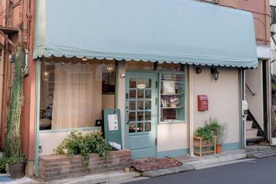 かわいい雰囲気のある店構えで撮影にも適しています。 - JASMIN Co-Works 朗読・撮影・生誕イベントに適した癒し溢れる可愛いカフェスペースの外観の写真