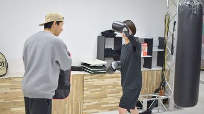 女性でも気軽に体験できます - 赤坂・溜池山王の貸スペース　ペチャクチャ 【港区・赤坂】溜池山王駅徒歩3分！レンタルキックボクシングジムの室内の写真