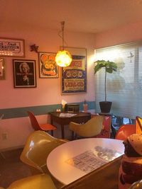 Sunset DINER 80's.90'sを想像させるアメリカンダイナーの室内の写真