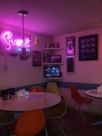 Sunset DINER 80's.90'sを想像させるアメリカンダイナーの室内の写真