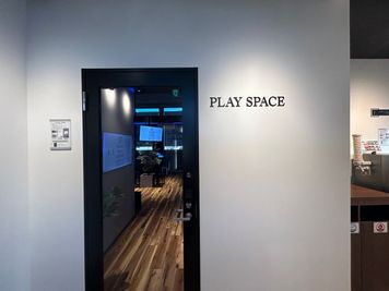 【PLAY SPACE入口】暗証番号で解錠出来ます。 - SHARE BLUE一宮 【PLAY SPACE】ブース①の入口の写真