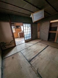 野崎廃工場の室内の写真