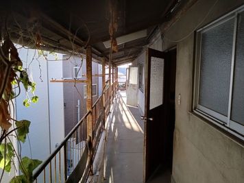 野崎廃工場の室内の写真