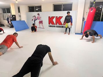 Kanagawa Kickboxing Academy 首都圏最大級のマットスペースのMMA &キックボクシングジムの室内の写真