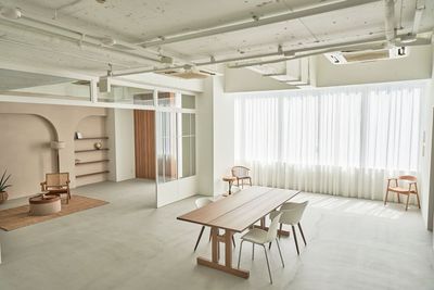 モルタル床の明るい空間 - 116 Studio AOYAMA：イチイチロクスタジオアオヤマ 116 Studio AOYAMA：スチール撮影の室内の写真