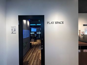 【PLAY SPACE入口】暗証番号で解錠出来ます。 - SHARE BLUE一宮 【PLAY SPACE】ブース③の入口の写真