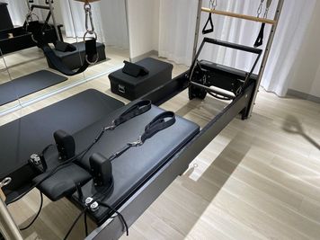 キャフォーマー(リフォーマー仕様) - Pilates Studio Lui 恵比寿店 【基本プラン】キャフォーマー・チェア・バレル完備の設備の写真