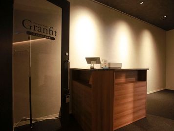 【カウンター】 - パーソナルスタジオGranfit（グランフィット）覚王山 パーソナルスタジオGranfit覚王山の室内の写真