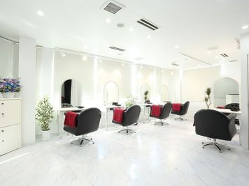 HAIR SALON RUNSO shinjuku RUNSO成田の室内の写真