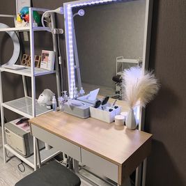 鏡はLEDライトの照明付きです！ - rental saron B&H rental saron  B&Hの室内の写真