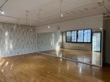 陽の光の入る、ナチュラルテイストなスタジオ - Dance&Yoga Studio Sunny Piece