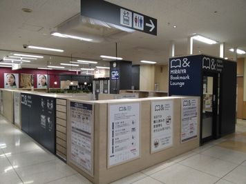 MIRAIYA Bookmark Lounge 市川妙典店 オープン席5の外観の写真