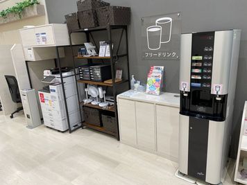 MIRAIYA Bookmark Lounge 福津店 しきりのある席16の室内の写真