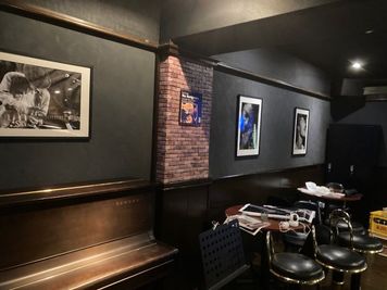 店内壁面 - Shot Bar Sideway 【隠れ家】Jazz×Bar『Shot Bar Sideway』の室内の写真