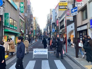 道順②
神楽坂に入り、真っすぐに進みます。 - プライベートシアター「としょかんのうら神楽坂」 NEW❣プライベート・シアター🎬「としょかんのうら神楽坂」のその他の写真