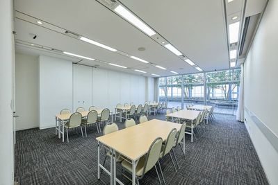 島型
--- 36席 - 大阪会議室 ブリーゼプラザ　ホール＆カンファレンス 802号室の室内の写真