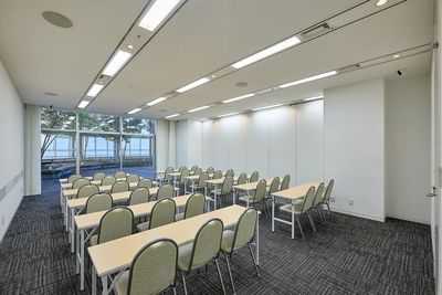 スクール（3人掛）
--- 36席 - 大阪会議室 ブリーゼプラザ　ホール＆カンファレンス 801号室の室内の写真