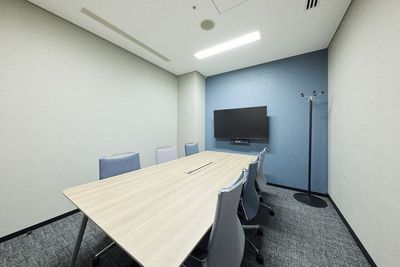 6名が着席可能 - 大阪会議室 ブリーゼプラザ　ホール＆カンファレンス meeting room Bの室内の写真