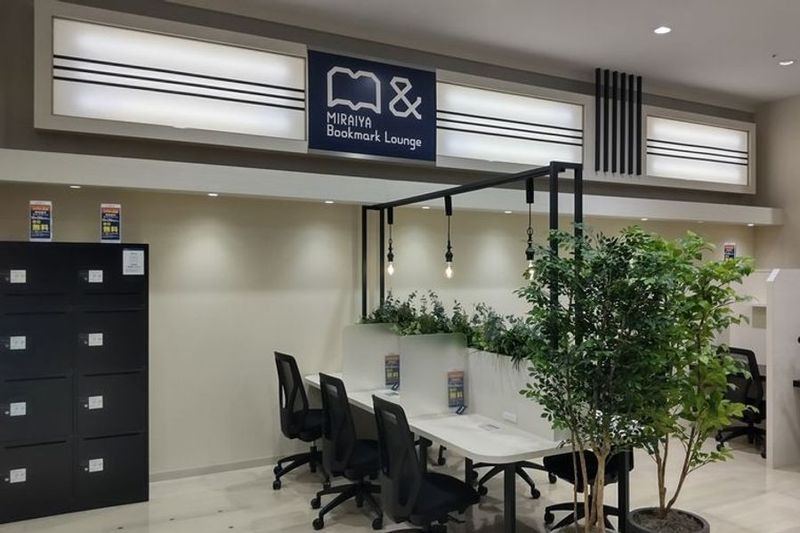 オープン席7 - MIRAIYA Bookmark Lounge 福津店