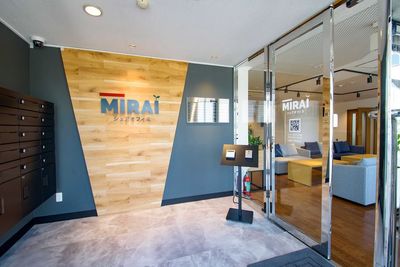 エントランス - シェアオフィスMIRAI 4名用会議室（個室）の入口の写真