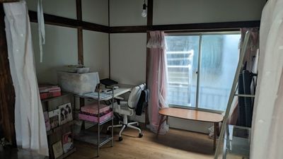 昔ながらの日本家屋の温もりを感じる、多目的レンタルスペース。撮影・仕事・憩いの場として、心落ち着く空間を提供します。 - 和ノ間（Wa no Ma） 🏡✨ レトロな多目的レンタル空間