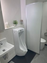 男女別トイレございます - TOM Stretch浅草橋店の設備の写真