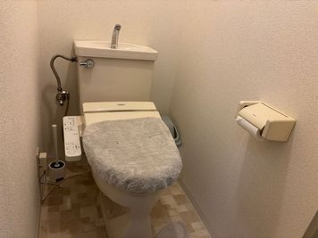 個室トイレで長時間の利用でも安心して過ごせます♪ - ボードゲームスペースChiratto_心斎橋 100種類以上のボードゲームが遊べるオトナの秘密基地のその他の写真