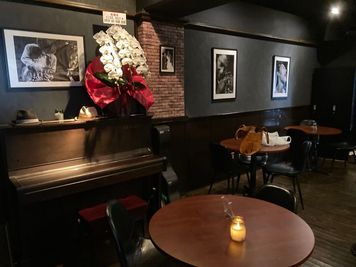 店舗テーブル席 - Shot Bar Sideway 【隠れ家】Jazz×Bar『Shot Bar Sideway』の室内の写真