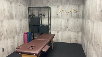 完全個室のプライベート空間のサロンスペースです!お気軽にお問い合わせください。 - 80’s GYM×CAFE×BAR