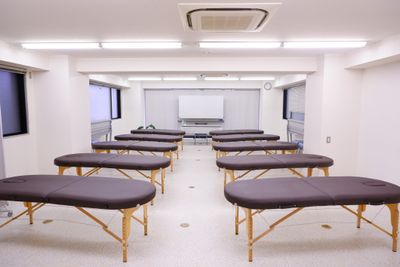 施術ベッド10台までが推奨 - マジックハンズ 施術・マッサージ・治療・エステ向け ボディーワークスペース2-Aの室内の写真